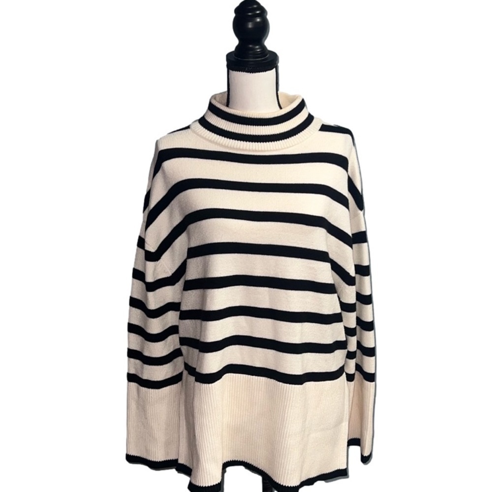 zesica- Black and white turtle neck sweater
